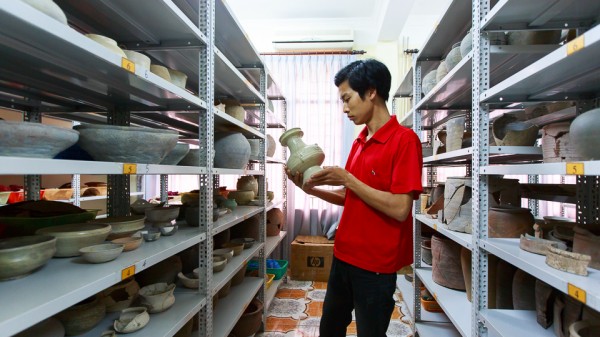 Cho đến nay, Bộ môn Khảo cổ học của Trường ĐHKHXH&NV gần như là cơ sở đào tạo lớn nhất cả nước, cung cấp đến 90% nhân lực ngành này cho viện nghiên cứu, bảo tàng, ban quản lí di tích và nhiều cơ quan văn hoá, du lịch. (Ảnh: NA/USSH)