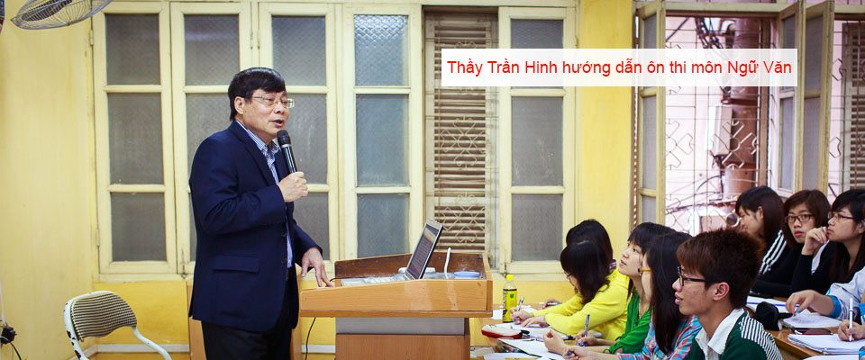 Thầy Trần Hinh - Chủ nhiệm Bộ môn Nghệ thuật học (Khoa Văn học). (Ảnh: Thành Long/USSH)