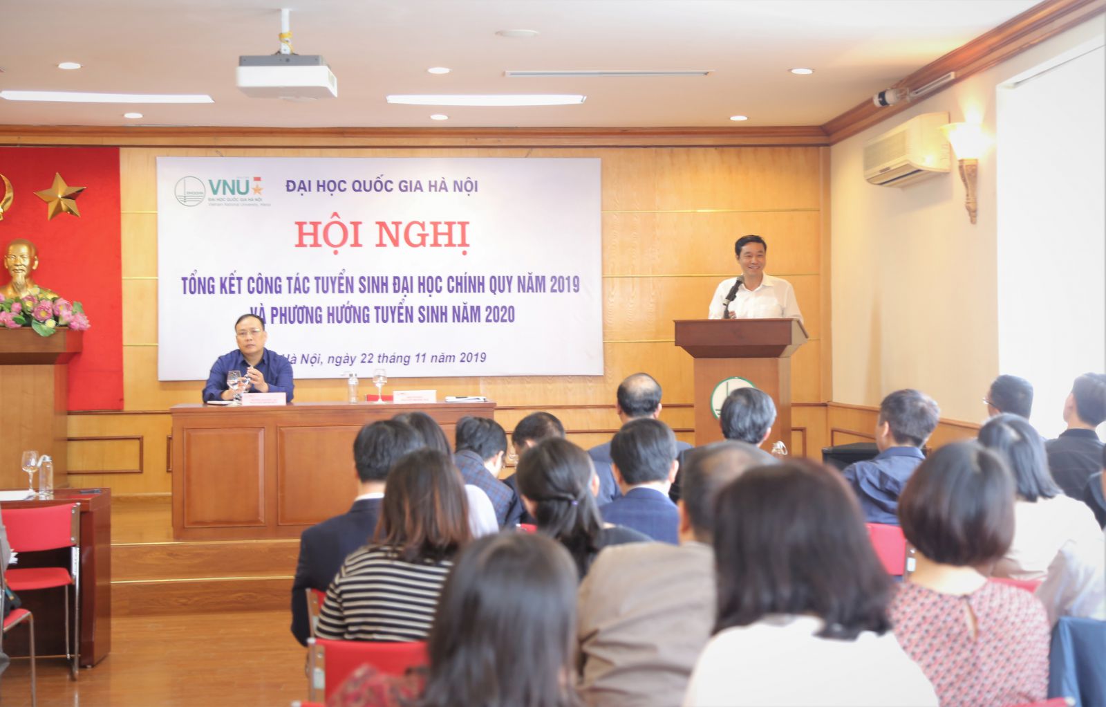 Phó Giám đốc ĐHQGHN Nguyễn Hoàng Hải, Trưởng Ban chỉ đạo Tuyển sinh chủ trì hội nghị.